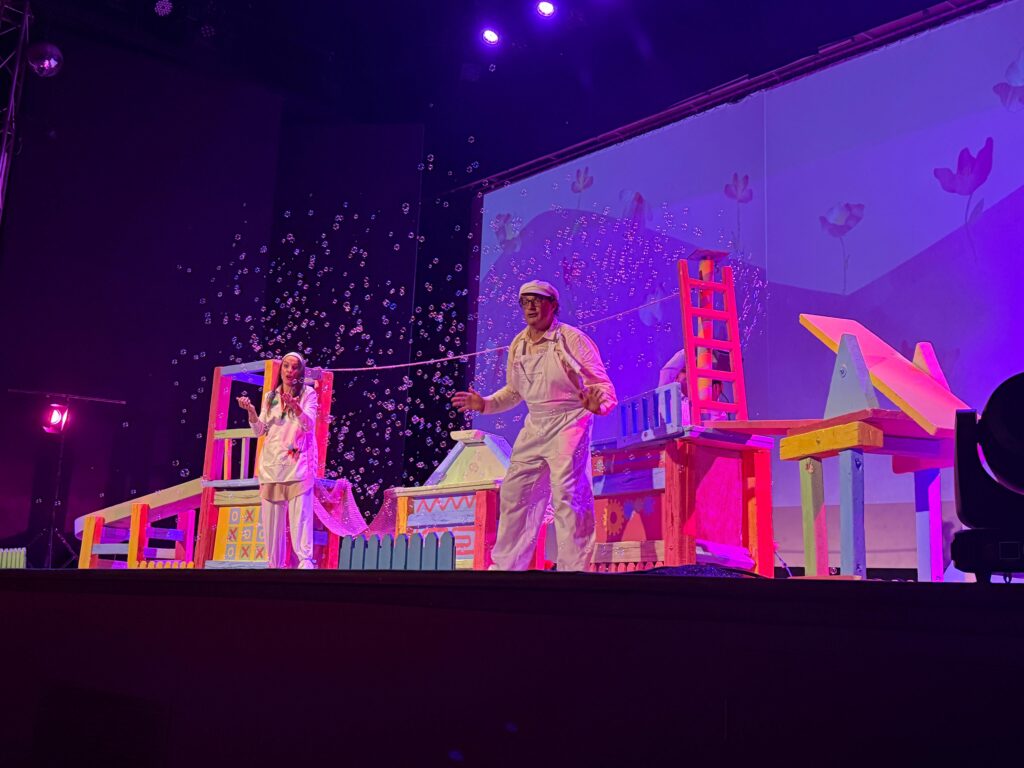 visitamos o teatro: O monstro de cores